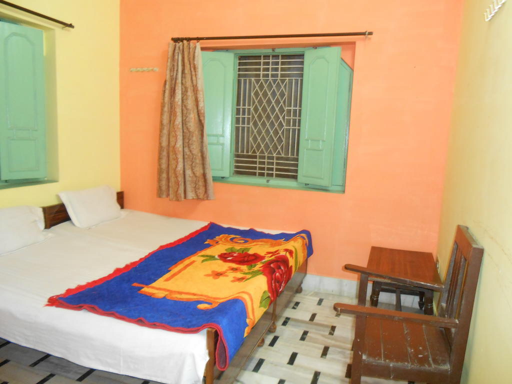 Elvis Guest House Варанаси Стая снимка