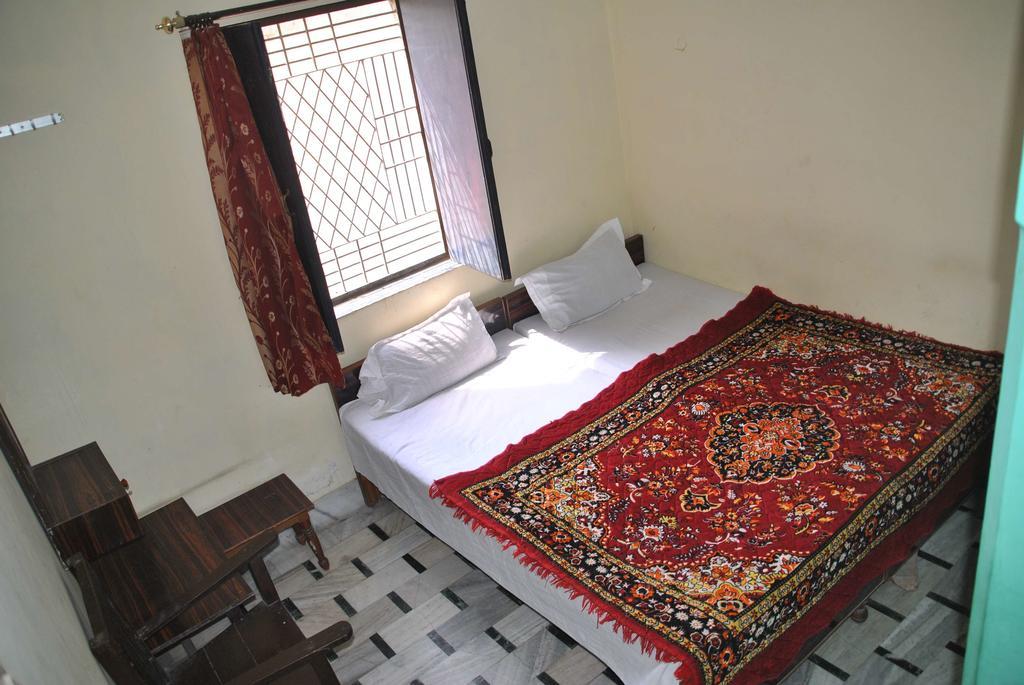 Elvis Guest House Варанаси Стая снимка