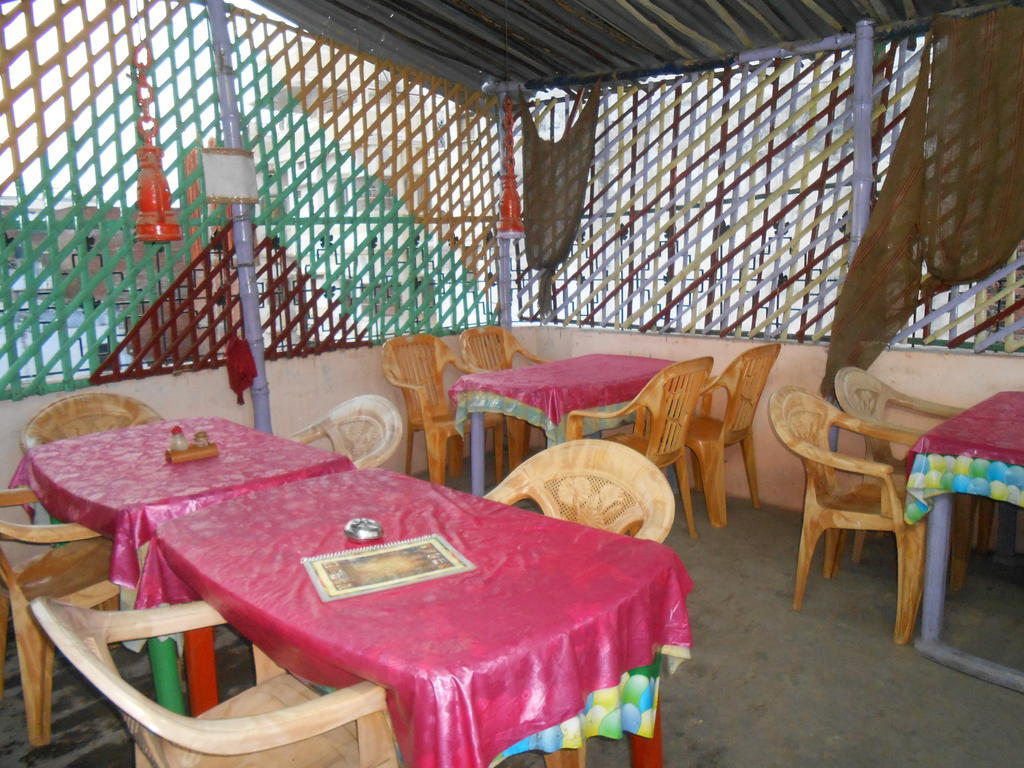 Elvis Guest House Варанаси Екстериор снимка